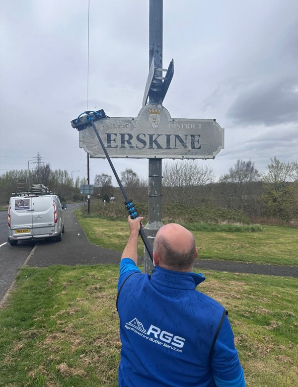 image of Derek from RGS cleaning a road sign at Erskine